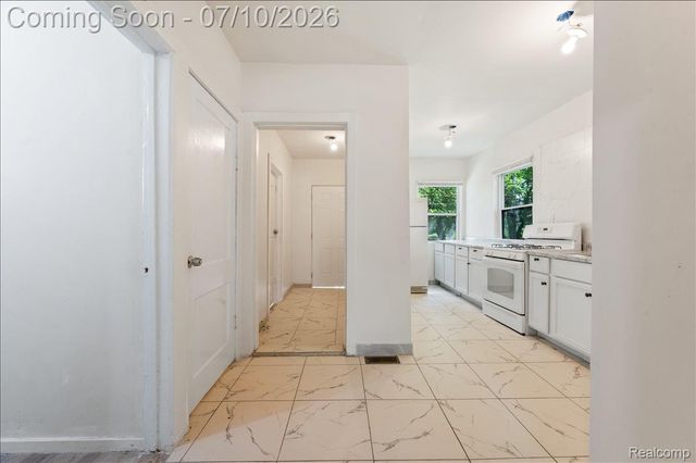 17196 Shields Street, Detroit, MI 48212