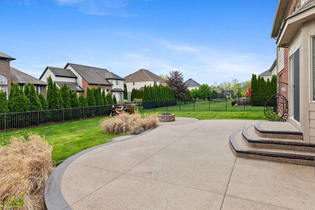 19462 Elkhound Road, Macomb, MI 48044