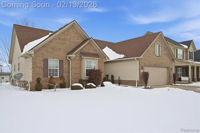 17482 Sunny Crest Drive, Brownstown, MI 48174