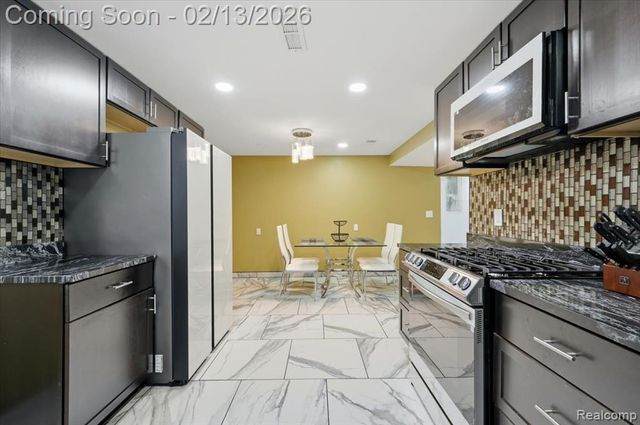 17482 Sunny Crest Drive, Brownstown, MI 48174