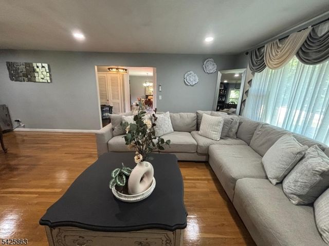 225 Sunnymead Rd, Hillsborough Twp., NJ 08844