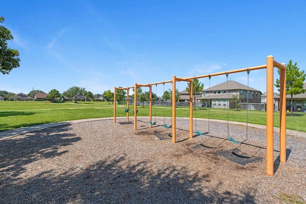 Image 7 of property listing at 18911 Baldcypress Basin Lane, Houston, TX 77084