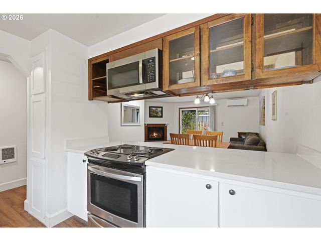 7408 S VIRGINIA Ave, Portland, OR 97219
