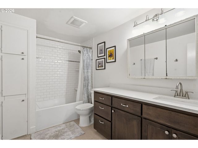 7408 S VIRGINIA Ave, Portland, OR 97219