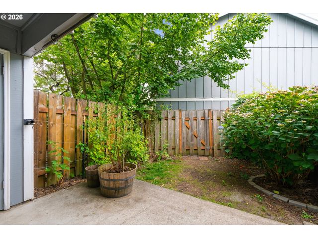 7408 S VIRGINIA Ave, Portland, OR 97219
