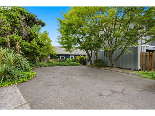 7408 S VIRGINIA Ave, Portland, OR 97219