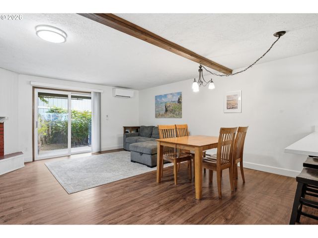 7408 S VIRGINIA Ave, Portland, OR 97219