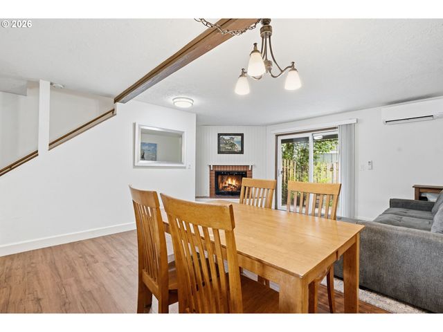 7408 S VIRGINIA Ave, Portland, OR 97219