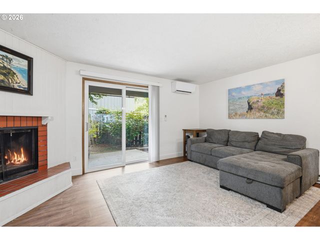 7408 S VIRGINIA Ave, Portland, OR 97219