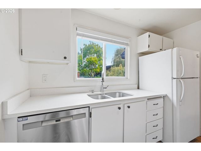 7408 S VIRGINIA Ave, Portland, OR 97219