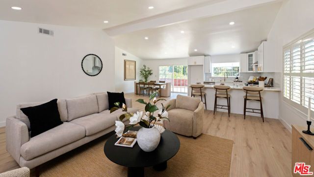 8334 Denise Lane, West Hills (los Angeles), CA 91304