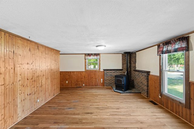 725 Argyle Ave, Minneapolis, KS 67467