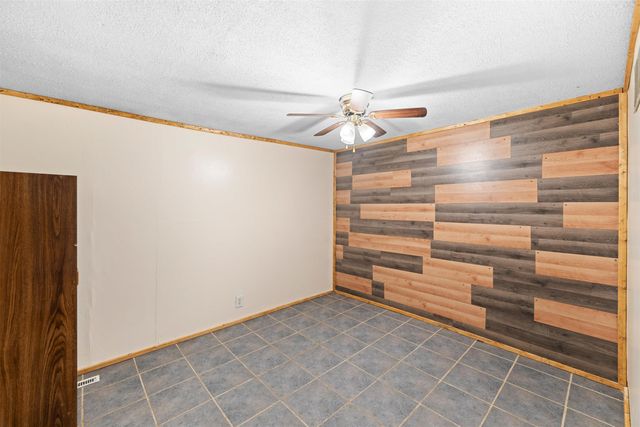 725 Argyle Ave, Minneapolis, KS 67467