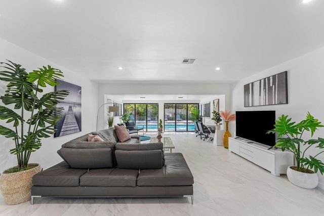 3000 NE 21st Terrace, Fort Lauderdale, FL 33306