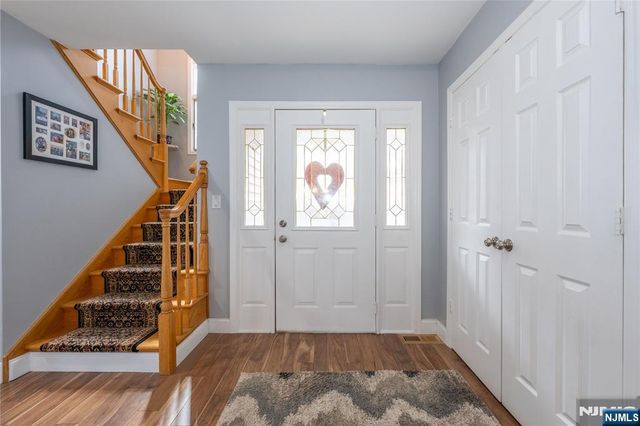 35 Turnberry Road, Little Falls, NJ 07424