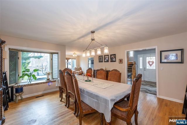 35 Turnberry Road, Little Falls, NJ 07424