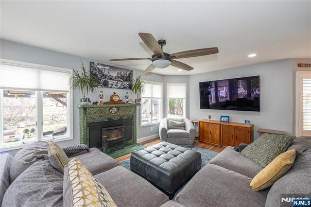 35 Turnberry Road, Little Falls, NJ 07424