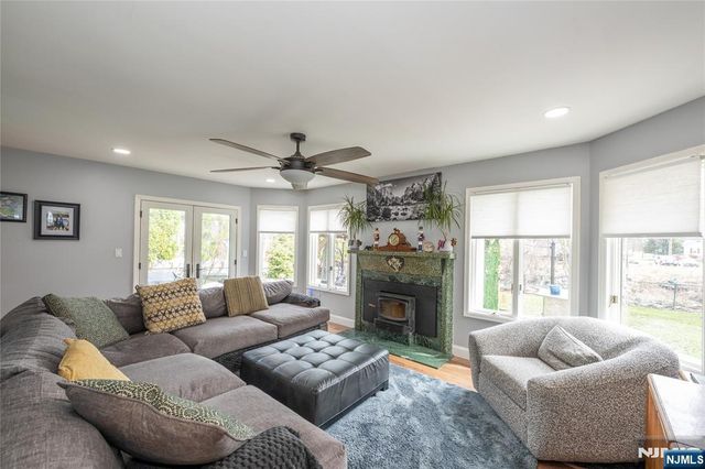 35 Turnberry Road, Little Falls, NJ 07424