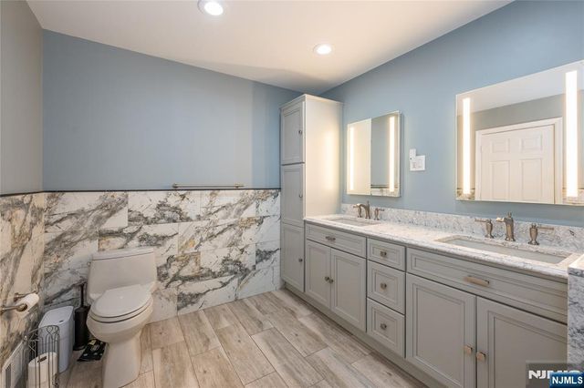 35 Turnberry Road, Little Falls, NJ 07424