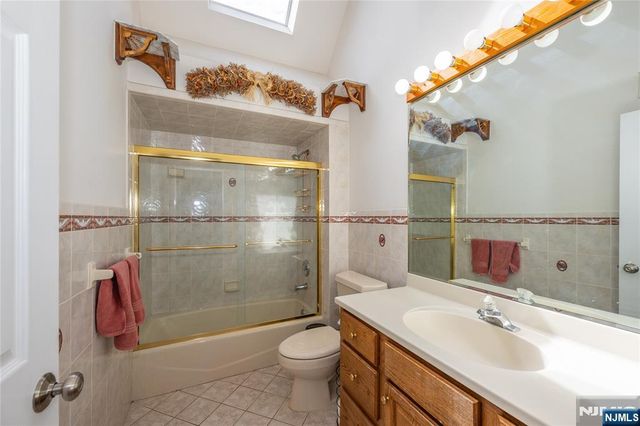 35 Turnberry Road, Little Falls, NJ 07424