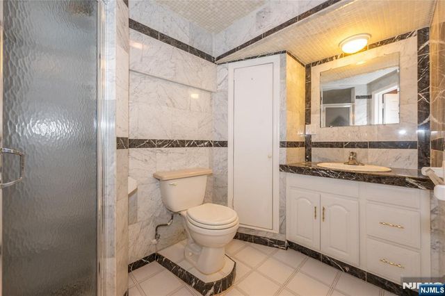 35 Turnberry Road, Little Falls, NJ 07424