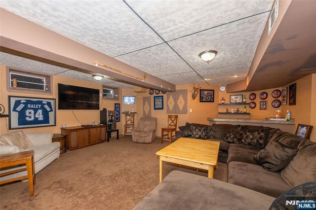 35 Turnberry Road, Little Falls, NJ 07424