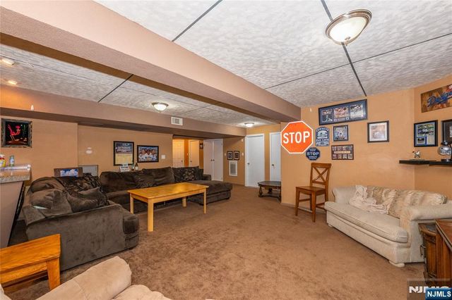 35 Turnberry Road, Little Falls, NJ 07424