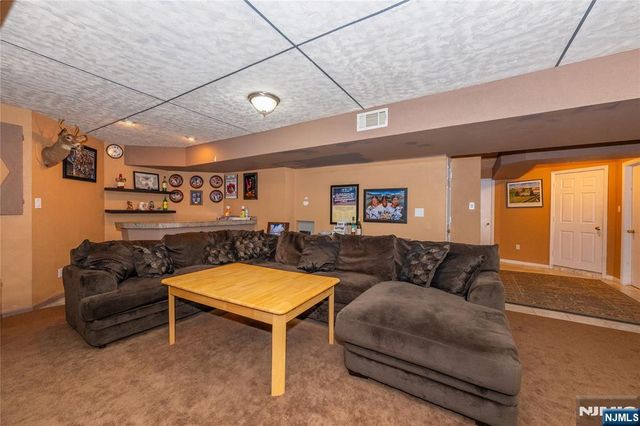 35 Turnberry Road, Little Falls, NJ 07424