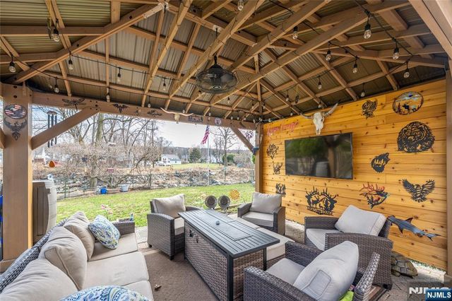 35 Turnberry Road, Little Falls, NJ 07424