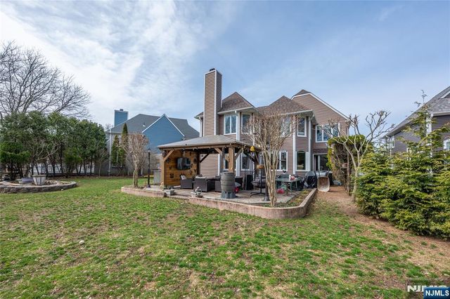 35 Turnberry Road, Little Falls, NJ 07424