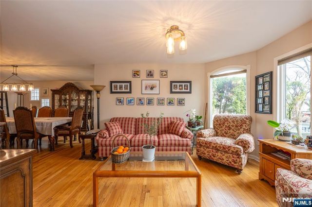 35 Turnberry Road, Little Falls, NJ 07424