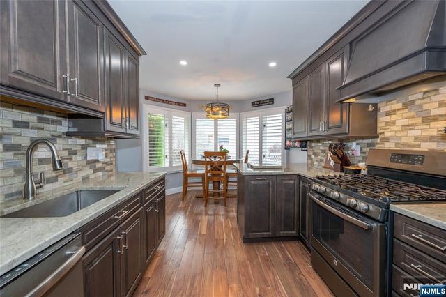 35 Turnberry Road, Little Falls, NJ 07424