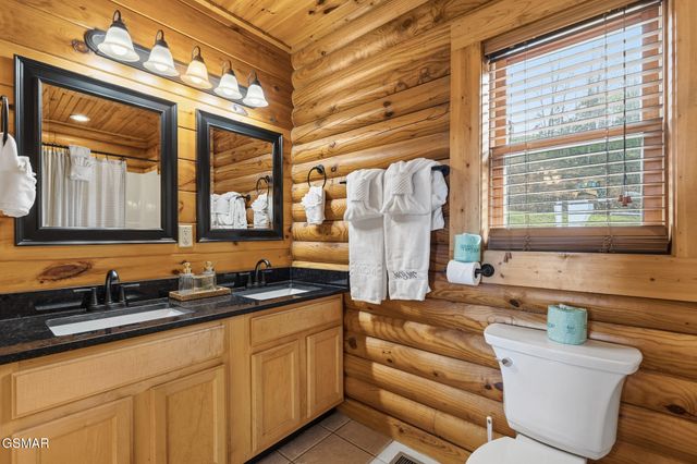 808 Peak Loop Way, Pigeon Forge, TN 37862