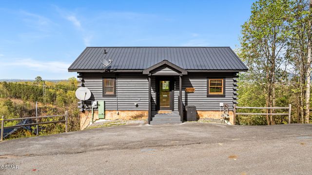 808 Peak Loop Way, Pigeon Forge, TN 37862