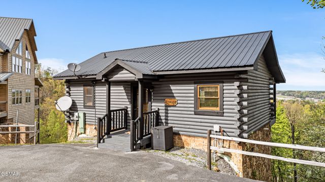 808 Peak Loop Way, Pigeon Forge, TN 37862