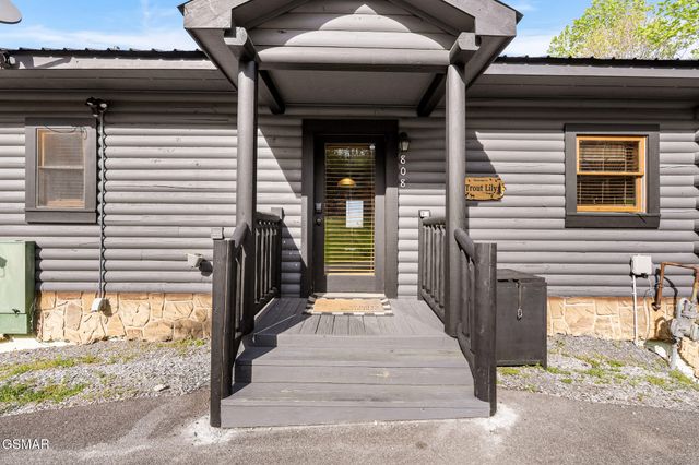 808 Peak Loop Way, Pigeon Forge, TN 37862
