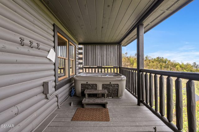 808 Peak Loop Way, Pigeon Forge, TN 37862