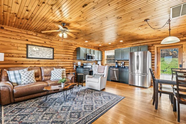808 Peak Loop Way, Pigeon Forge, TN 37862