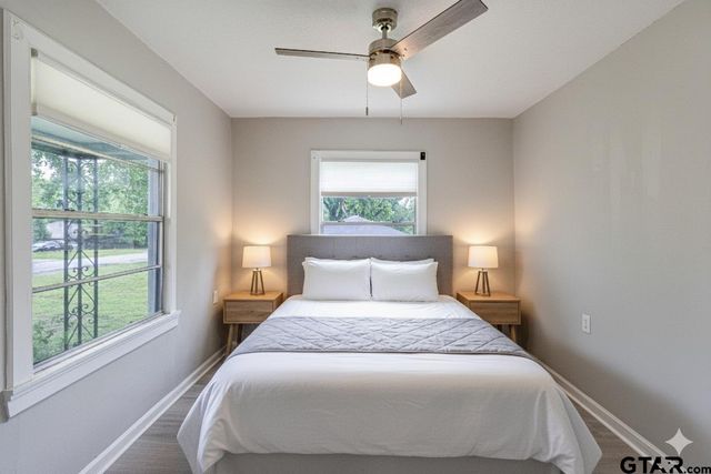 524 N College St, Lindale, TX 75771