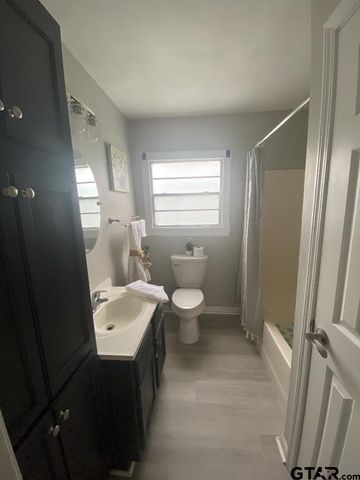 524 N College St, Lindale, TX 75771