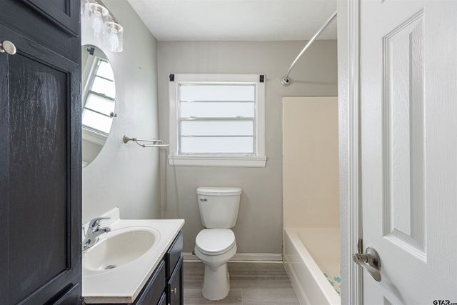 524 N College St, Lindale, TX 75771