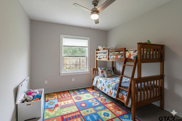 524 N College St, Lindale, TX 75771