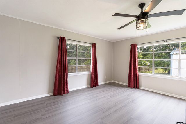 524 N College St, Lindale, TX 75771