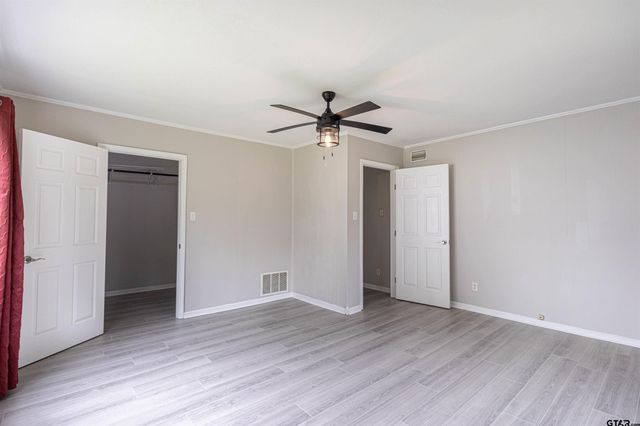 524 N College St, Lindale, TX 75771