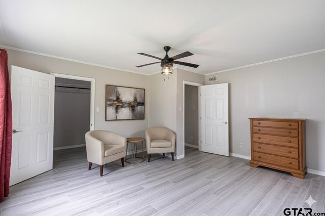 524 N College St, Lindale, TX 75771