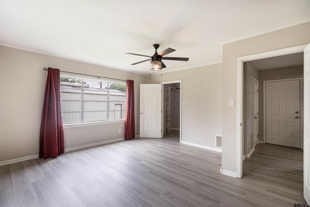 524 N College St, Lindale, TX 75771