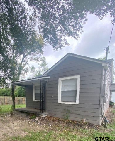 524 N College St, Lindale, TX 75771