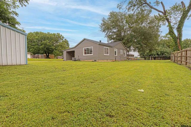 524 N College St, Lindale, TX 75771