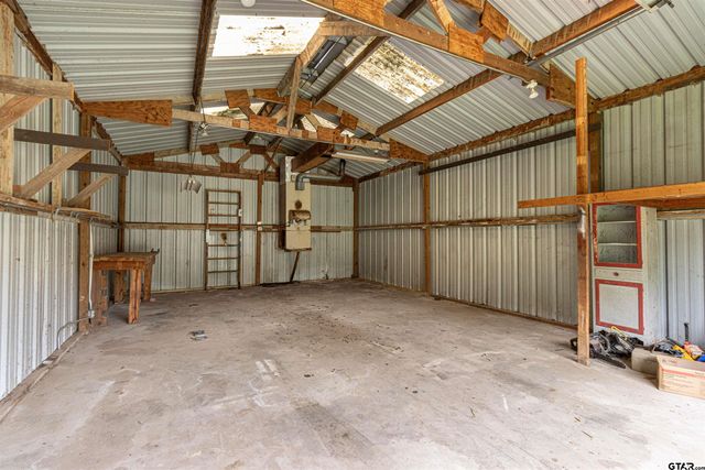 524 N College St, Lindale, TX 75771