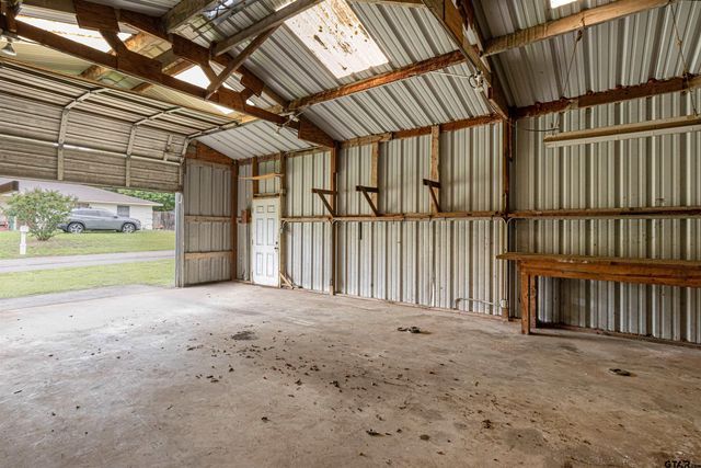 524 N College St, Lindale, TX 75771